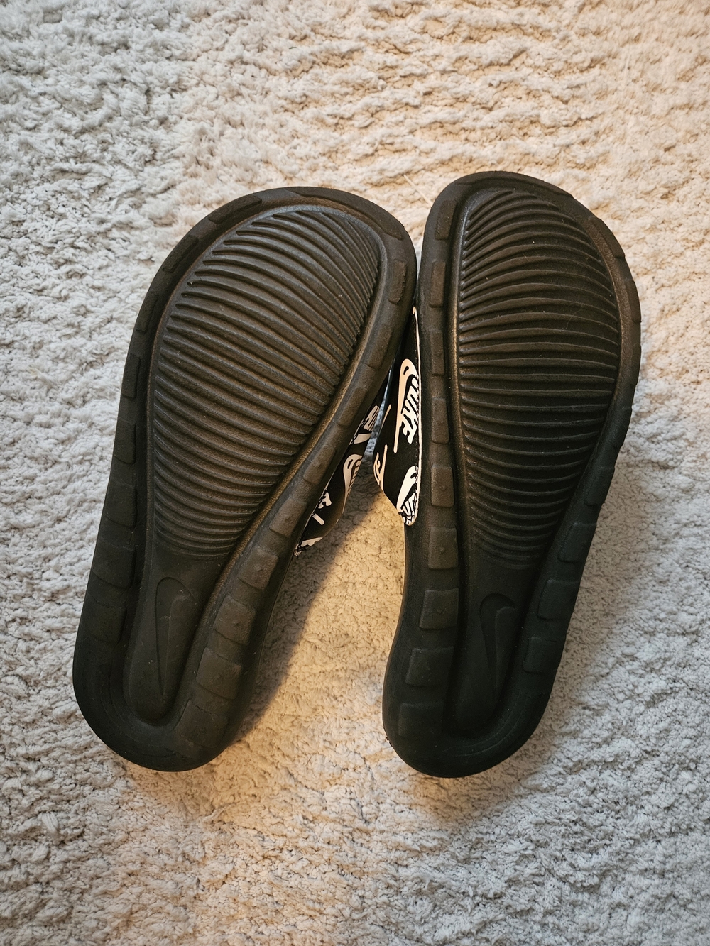 Nike Black Slide Sandals with White Logo Strap - Picture 2 of 2